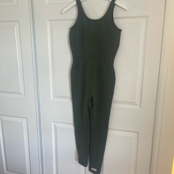 ✨Green Jumpsuit ✨ - Picture 5 of 9